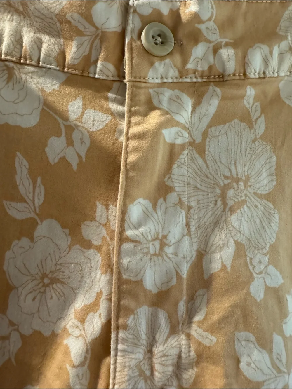 JACHS Girlfriend Women's Floral Flat-Front Shorts - Cream on Tan